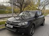 Volkswagen Touareg 2011 года за 12 000 000 тг. в Алматы