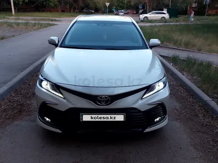 Toyota Camry 2021 года за 12 400 000 тг. в Караганда