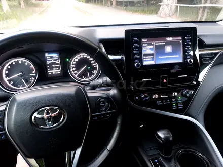 Toyota Camry 2021 года за 12 400 000 тг. в Караганда – фото 11