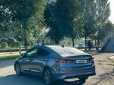 Hyundai Elantra 2018 года за 7 450 000 тг. в Семей – фото 2