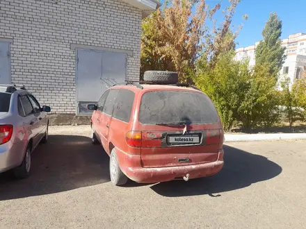 Volkswagen Sharan 1996 года за 1 500 000 тг. в Уральск – фото 2