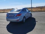 Hyundai Solaris 2013 года за 3 680 000 тг. в Актобе – фото 4