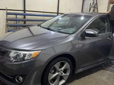 Toyota Camry 2014 года за 5 555 555 тг. в Актобе