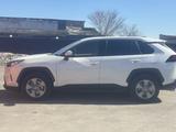 Toyota RAV4 2022 года за 14 500 000 тг. в Костанай – фото 2