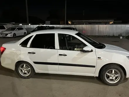 ВАЗ (Lada) Granta 2190 2013 года за 2 000 000 тг. в Уральск – фото 2