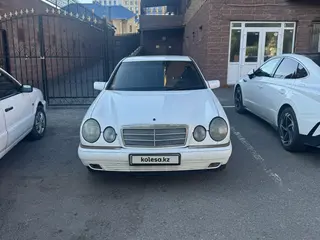 Mercedes-Benz E 230