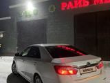 Toyota Camry 2012 года за 9 500 000 тг. в Актобе – фото 3