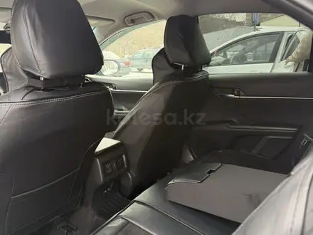Toyota Camry 2021 года за 12 600 000 тг. в Караганда – фото 4