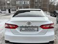 Toyota Camry 2021 года за 12 600 000 тг. в Караганда – фото 2