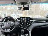 Toyota Camry 2021 года за 12 600 000 тг. в Караганда – фото 5
