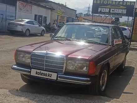 Mercedes-Benz E 200 1982 года за 2 500 000 тг. в Алматы