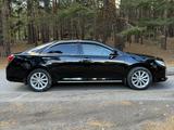 Toyota Camry 2014 года за 7 678 000 тг. в Караганда – фото 2