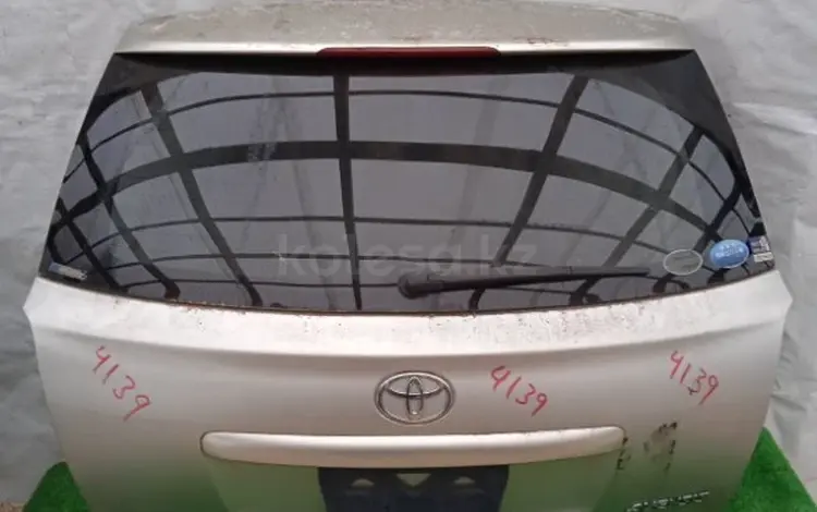 Крышка багажника дверь оригинал Toyota avensis за 80 000 тг. в Астана
