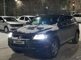 Volkswagen Touareg 2004 года за 3 800 000 тг. в Караганда – фото 2