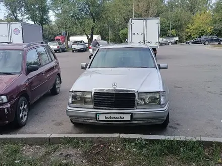 Mercedes-Benz E 230 1992 года за 850 000 тг. в Алматы – фото 2