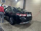 Toyota Camry 2023 годаүшін16 500 000 тг. в Актобе – фото 5