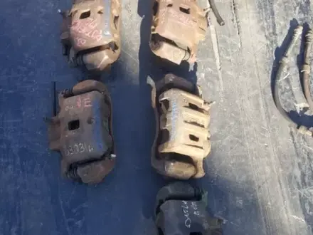 Суппорт тормозной передний на Митсубиси Оутлендер за 10 000 тг. в Караганда