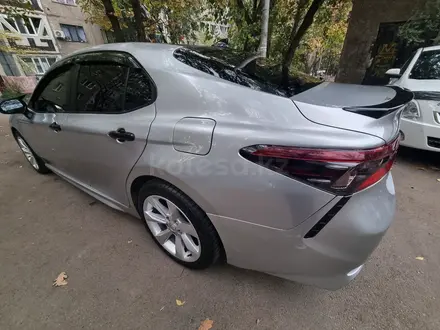 Toyota Camry 2021 года за 13 000 000 тг. в Алматы – фото 8