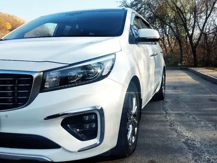 Kia Carnival 2020 года за 15 200 000 тг. в Алматы – фото 2