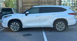 Toyota Highlander Luxe 2023 года за 26 200 000 тг. в Астана – фото 3