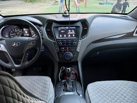 Hyundai Santa Fe 2017 года за 10 000 000 тг. в Караганда – фото 5