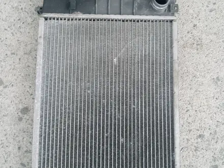 Радиатор охлаждения основной на БМВ за 40 000 тг. в Алматы