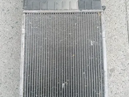 Радиатор охлаждения основной на БМВ за 40 000 тг. в Алматы – фото 2