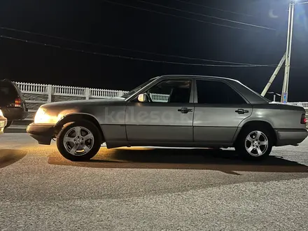 Mercedes-Benz E 280 1994 года за 1 700 000 тг. в Шиели – фото 2