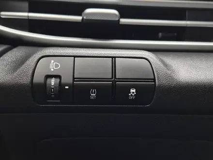 Hyundai Elantra 2023 года за 8 190 000 тг. в Алматы – фото 20