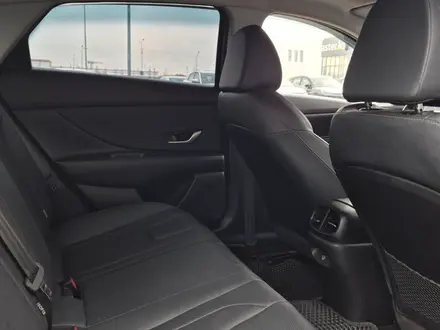 Hyundai Elantra 2023 года за 8 190 000 тг. в Алматы – фото 22