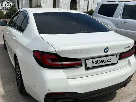 BMW 520 2021 года за 27 000 000 тг. в Алматы – фото 13