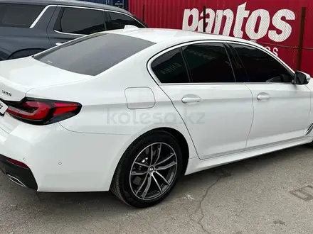 BMW 520 2021 года за 27 000 000 тг. в Алматы – фото 4