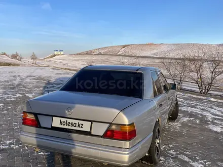 Mercedes-Benz E 200 1992 года за 1 350 000 тг. в Караганда – фото 4