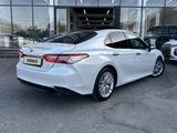 Toyota Camry 2018 года за 13 800 000 тг. в Шымкент – фото 4