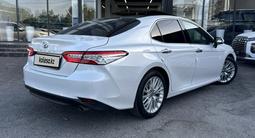 Toyota Camry 2018 года за 13 800 000 тг. в Шымкент – фото 4
