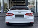 Toyota Camry 2018 года за 13 800 000 тг. в Шымкент – фото 5