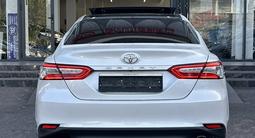 Toyota Camry 2018 года за 13 800 000 тг. в Шымкент – фото 5