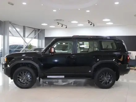 Toyota Land Cruiser Prado 2023 года за 37 500 000 тг. в Семей – фото 3