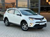 Toyota RAV4 2017 года за 11 250 000 тг. в Уральск – фото 3