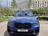 BMW X5 2021 года за 42 000 000 тг. в Астана – фото 2