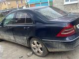 Mercedes-Benz C 240 2002 года за 1 800 000 тг. в Актобе – фото 2