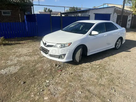 Toyota Camry 2013 года за 8 000 000 тг. в Уральск – фото 2