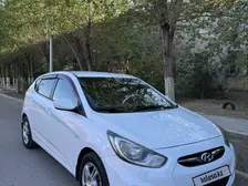 Hyundai Accent, 2011
