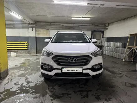Hyundai Santa Fe 2016 года за 8 900 000 тг. в Астана – фото 2