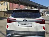Kia Seltos 2021 года за 12 500 000 тг. в Шымкент – фото 2