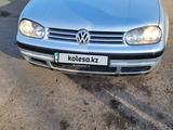 Volkswagen Golf 2001 годаүшін2 900 000 тг. в Астана