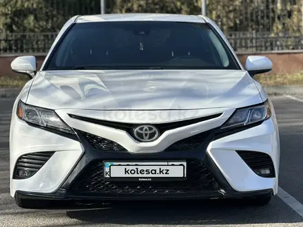 Toyota Camry 2018 года за 12 000 000 тг. в Алматы