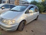 Volkswagen Sharan 2000 года за 1 200 000 тг. в Павлодар – фото 2