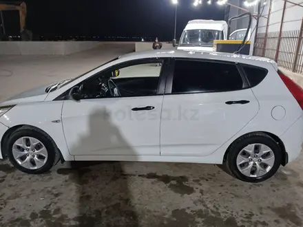 Hyundai Solaris 2015 года за 3 900 000 тг. в Актау – фото 2