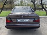 Mercedes-Benz E 220 1993 года за 1 600 000 тг. в Астана – фото 3